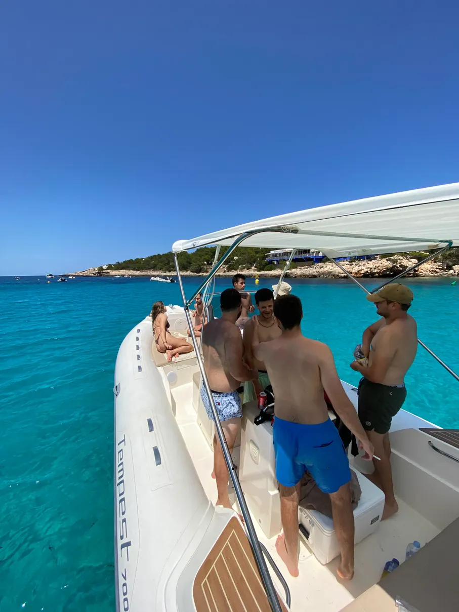 Buceo en aguas cristalinas